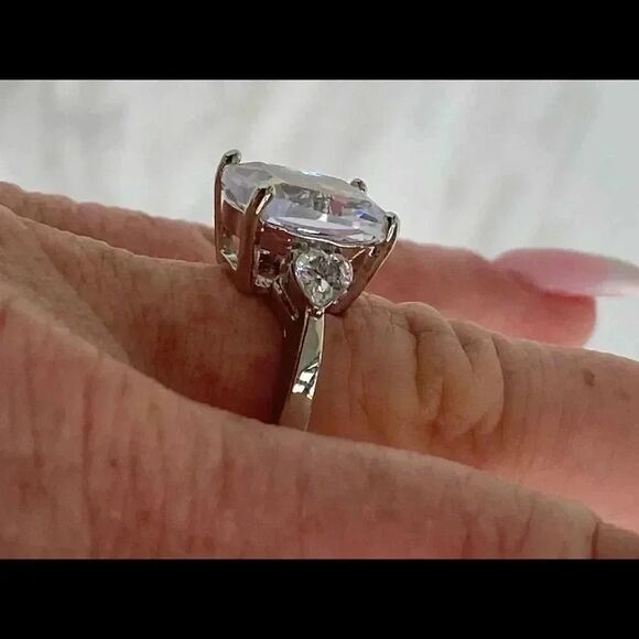 Amazing Woman’s White Sapphire Engagement Ring - Picture 6 of 6